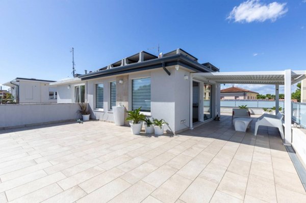 appartamento in vendita a Pesaro in zona Centro Città