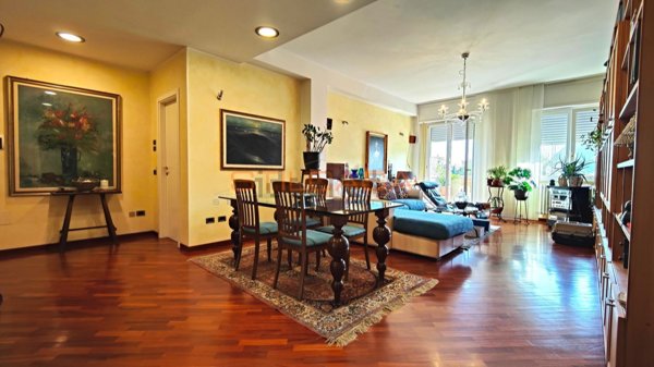 appartamento in vendita a Pesaro in zona Mare