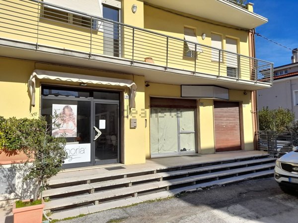 locale commerciale in vendita a Pesaro in zona San Bartolo
