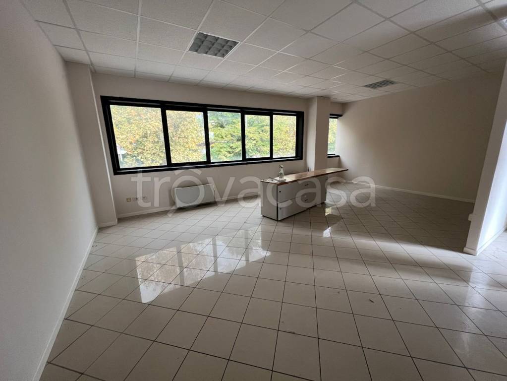 ufficio in vendita a Pesaro in zona Tre Ponti