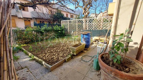 casa indipendente in vendita a Pesaro in zona Novilara