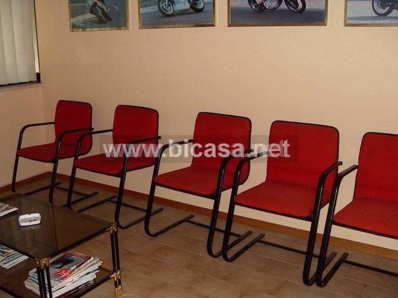 ufficio in vendita a Pesaro in zona Cattabrighe