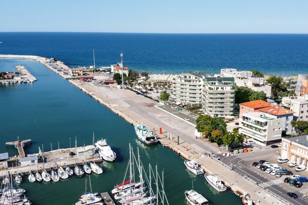 appartamento in vendita a Pesaro in zona Mare