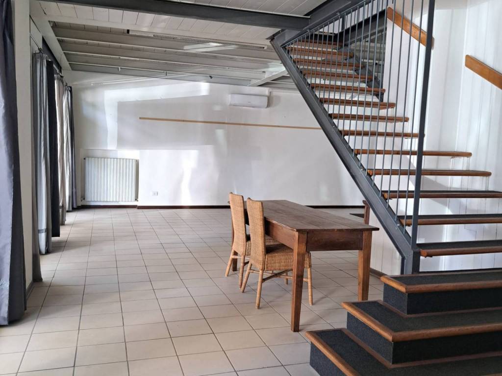 negozio in vendita a Pesaro in zona Montegranaro