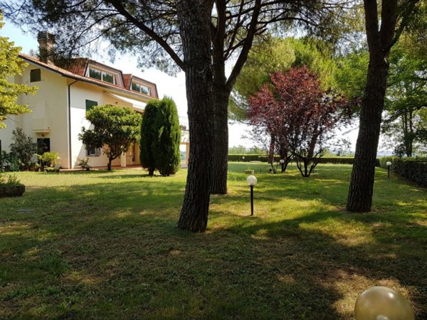 casa indipendente in vendita a Pesaro in zona Candelara