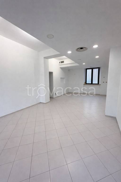 negozio in vendita a Pesaro in zona Novilara
