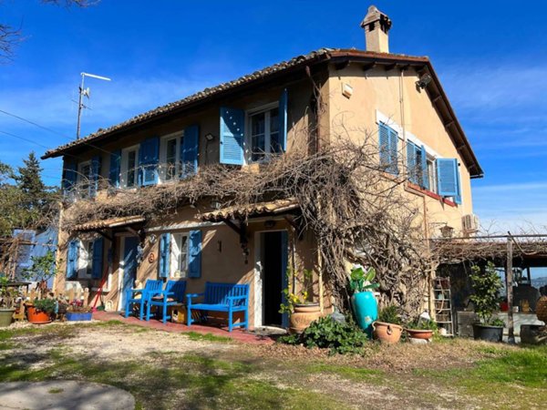 casa indipendente in vendita a Pesaro in zona Candelara