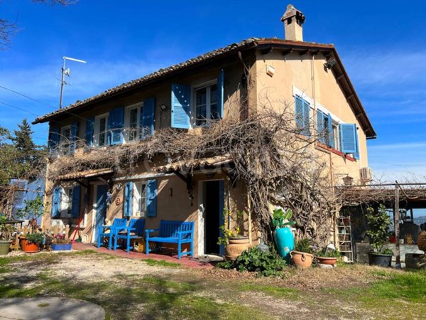 casa indipendente in vendita a Pesaro in zona Candelara