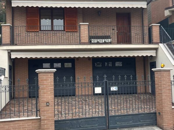 casa indipendente in vendita a Pesaro in zona Trebbiantico