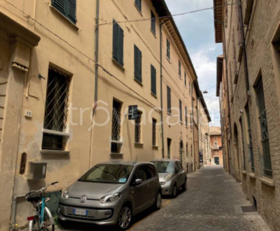 negozio in vendita a Pesaro in zona Centro Città