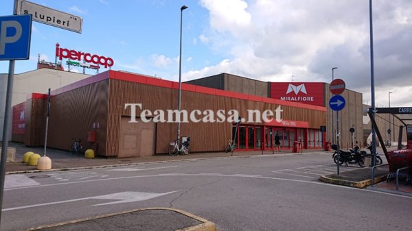 negozio in vendita a Pesaro in zona Centro Città