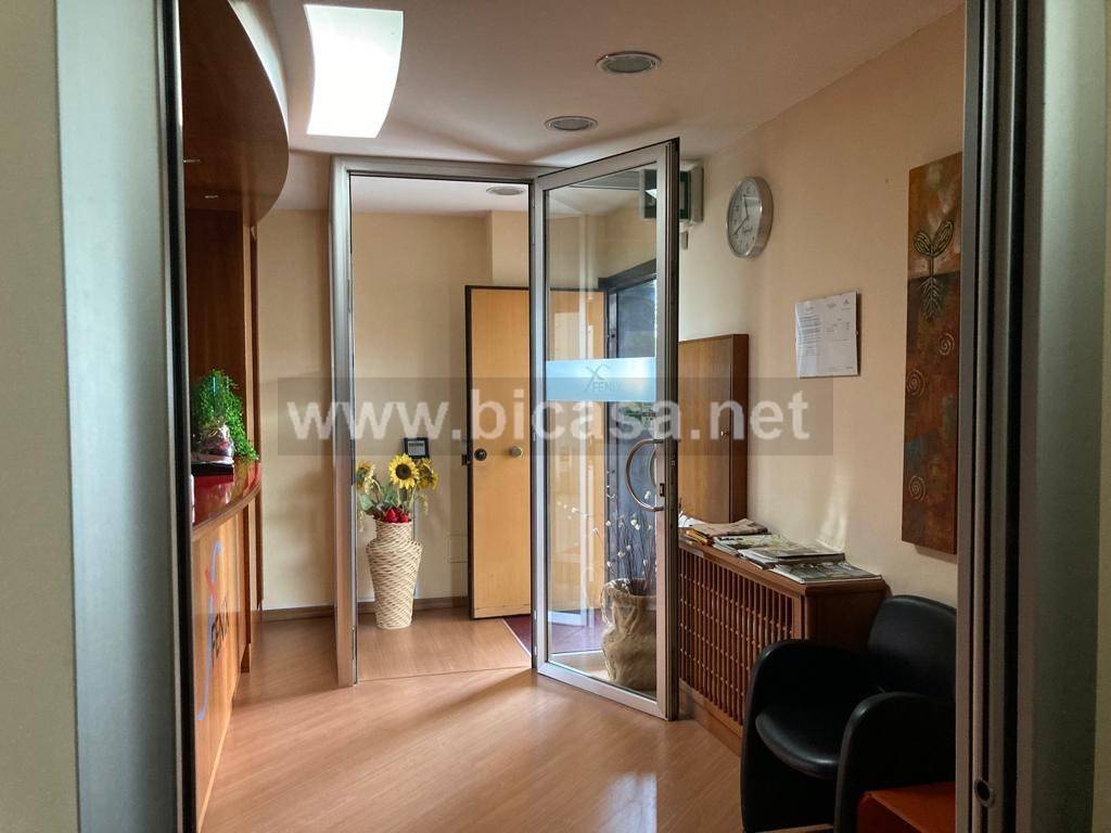 ufficio in vendita a Pesaro in zona Cattabrighe