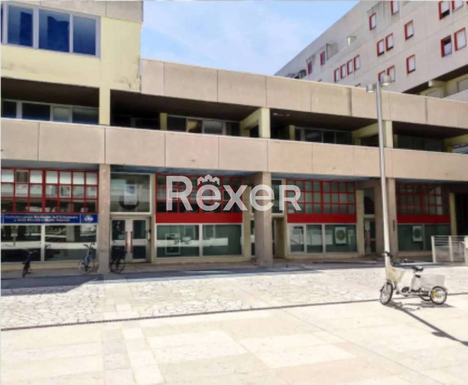 ufficio in vendita a Pesaro in zona Porto