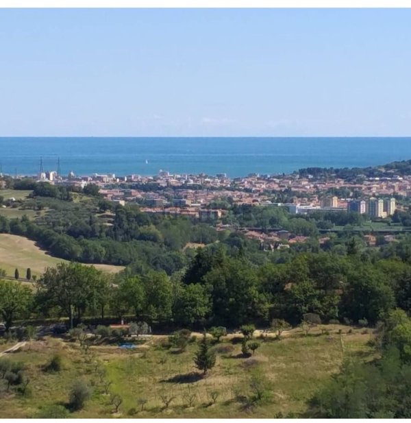casa indipendente in vendita a Pesaro in zona Mare