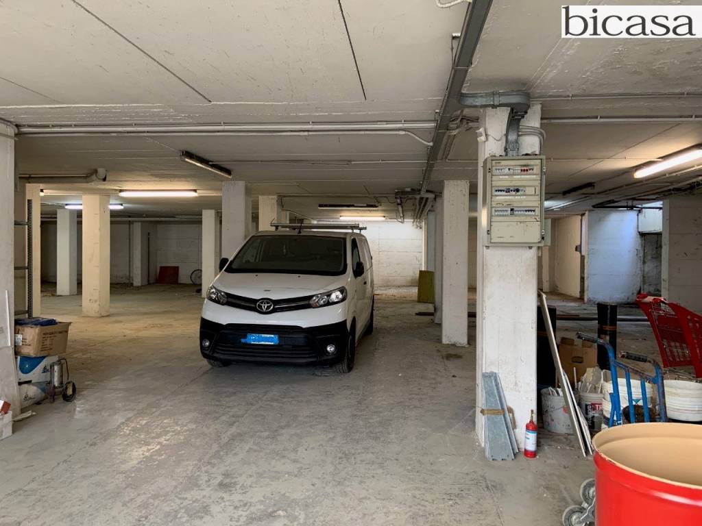 locale commerciale in vendita a Pesaro in zona Muraglia