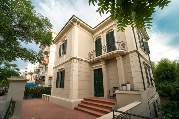 casa indipendente in vendita a Pesaro in zona Mare