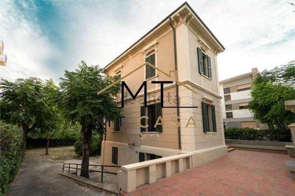 casa indipendente in vendita a Pesaro in zona Mare