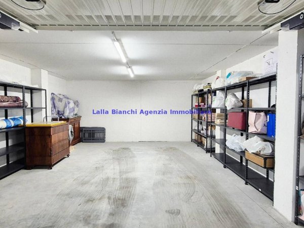 negozio in vendita a Pesaro in zona Centro Città