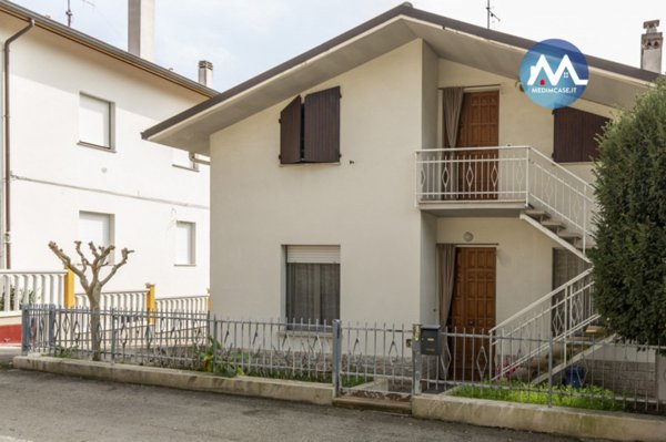 casa indipendente in vendita a Pesaro in zona Cattabrighe