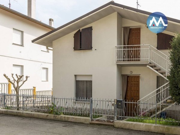 casa indipendente in vendita a Pesaro in zona Mare