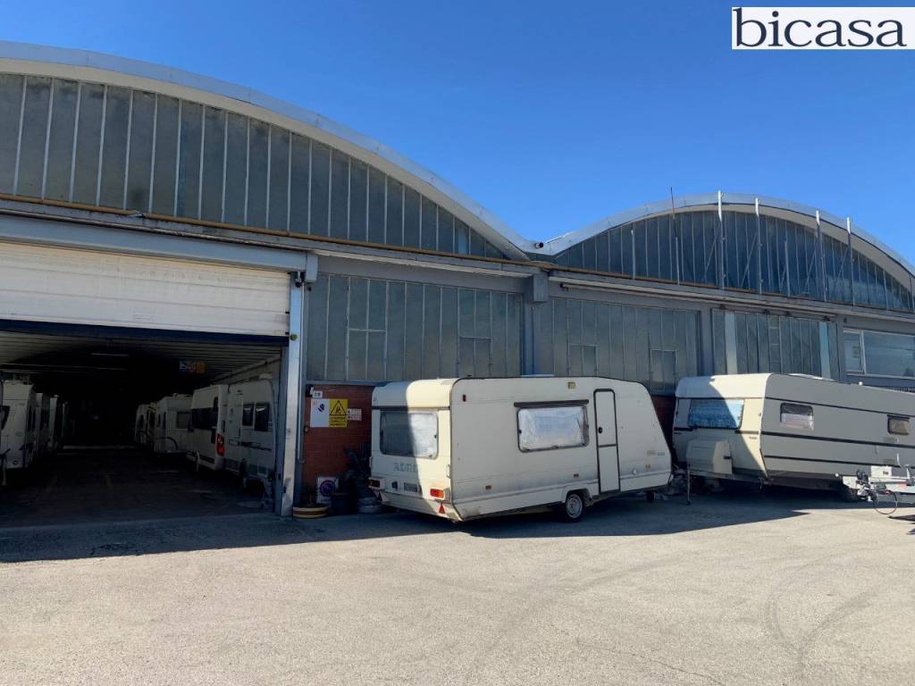 capannone in vendita a Pesaro in zona Santa Veneranda