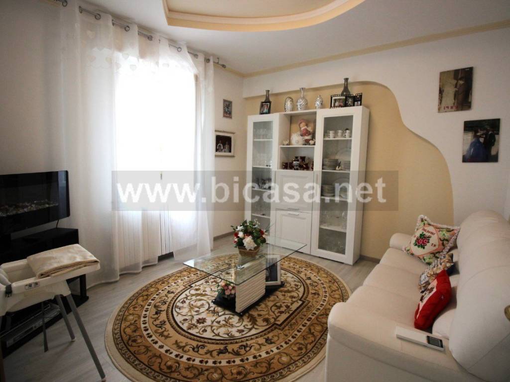 casa indipendente in vendita a Pesaro in zona Case Bruciate