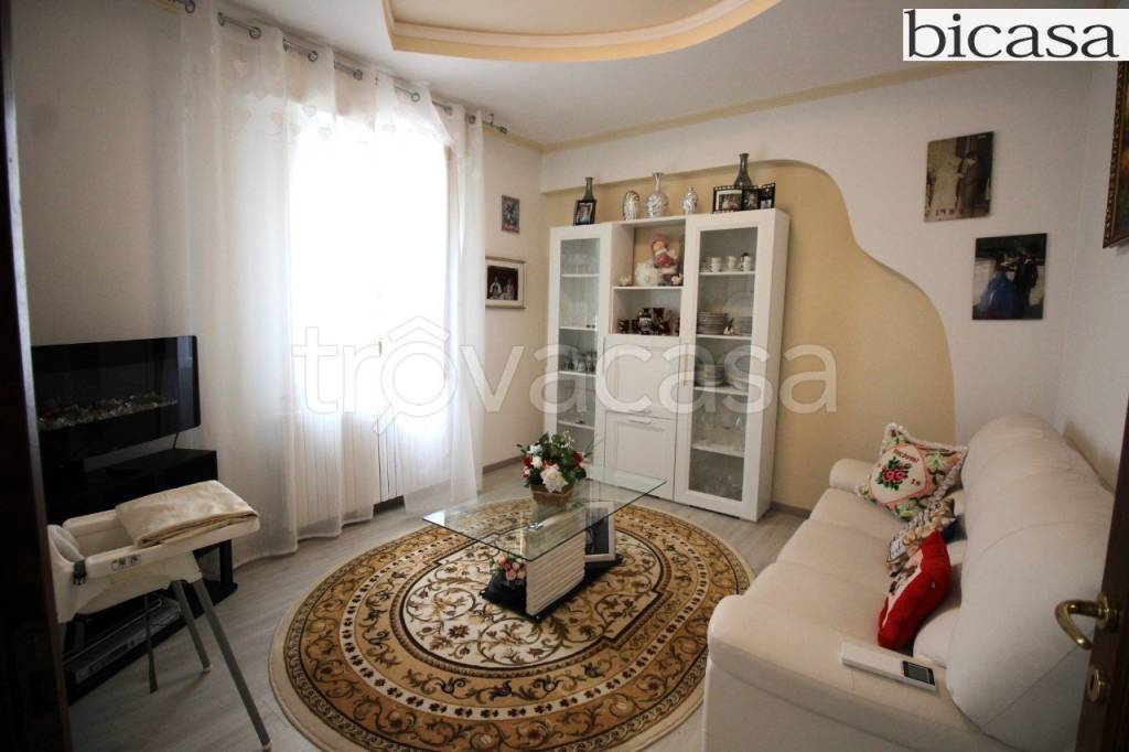 casa indipendente in vendita a Pesaro in zona Case Bruciate