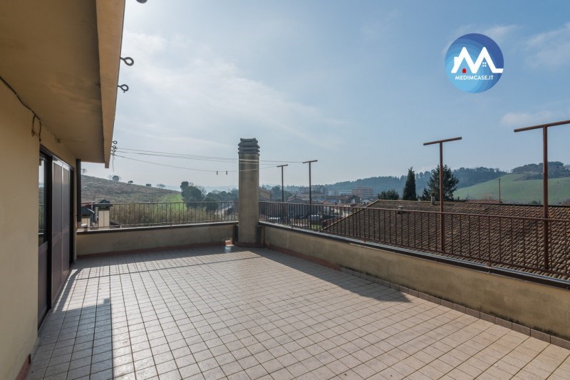 casa indipendente in vendita a Pesaro in zona Cattabrighe