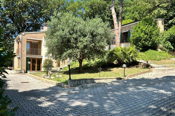 casa indipendente in vendita a Pesaro in zona Muraglia