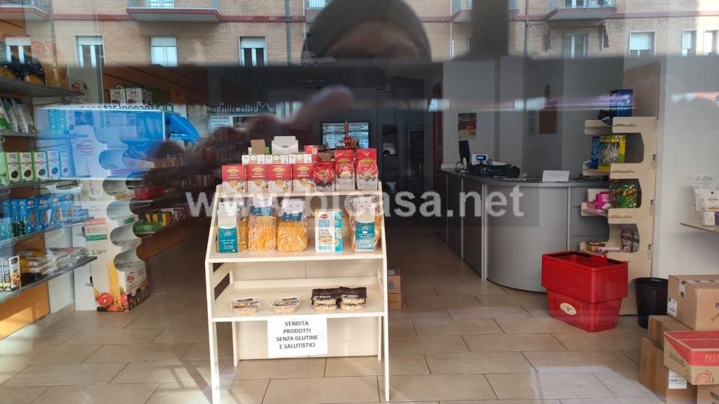 negozio in vendita a Pesaro in zona Pantano
