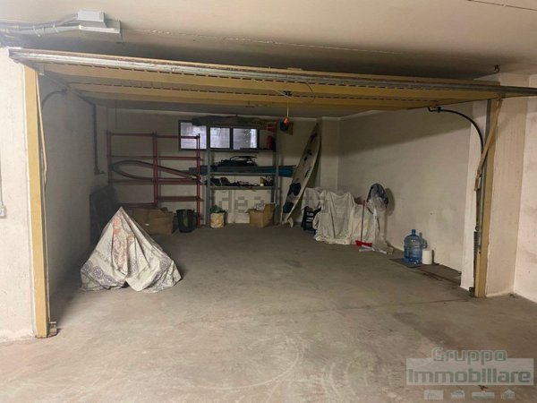 locale di sgombero in vendita a Pesaro in zona Baia Flaminia