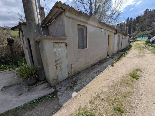 terreno edificabile in vendita a Pesaro in zona Trebbiantico