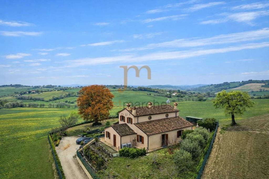 casa indipendente in vendita a Pesaro in zona Santa Maria dell'Arzilla