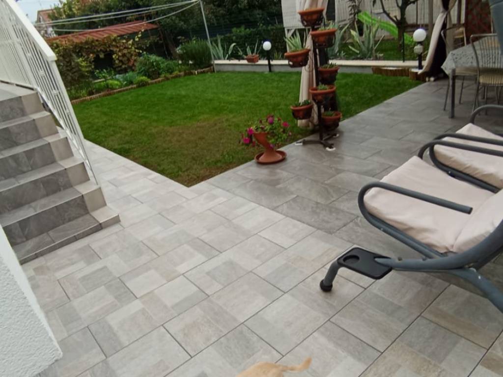 casa indipendente in vendita a Pesaro in zona Case Bruciate