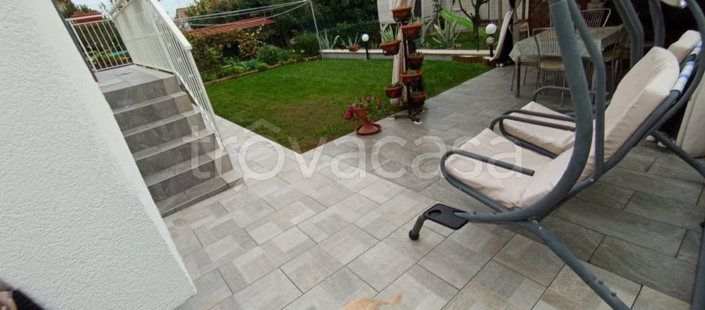 casa indipendente in vendita a Pesaro in zona Case Bruciate