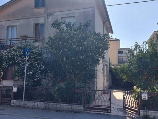 casa indipendente in vendita a Pesaro in zona Villa Ceccolini
