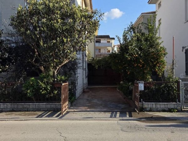 casa indipendente in vendita a Pesaro in zona Villa Ceccolini