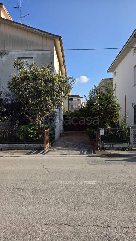 casa indipendente in vendita a Pesaro in zona Villa Ceccolini