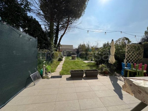 casa indipendente in vendita a Pesaro in zona Centro Città