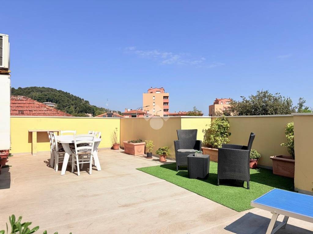 casa indipendente in vendita a Pesaro in zona Centro Città