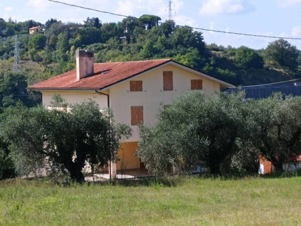 casa indipendente in vendita a Pesaro in zona Trebbiantico