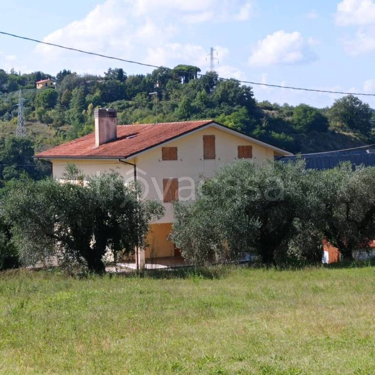 casa indipendente in vendita a Pesaro in zona Trebbiantico