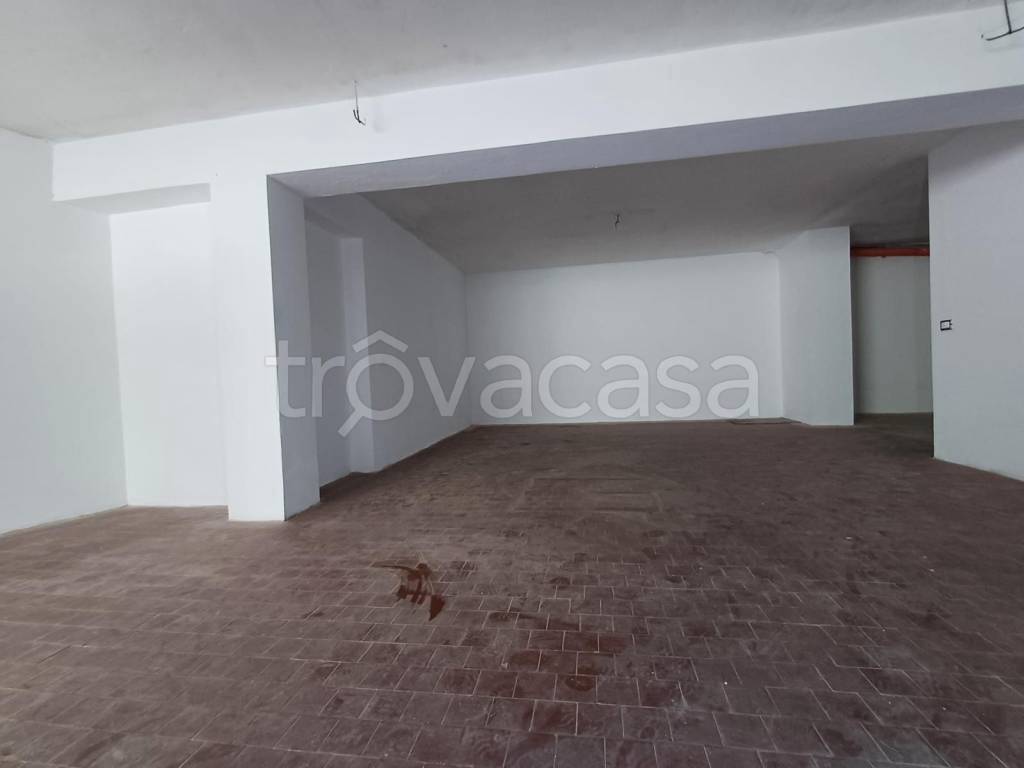 locale commerciale in vendita a Pesaro