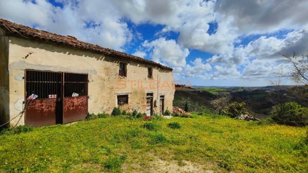casa indipendente in vendita a Pesaro in zona Novilara