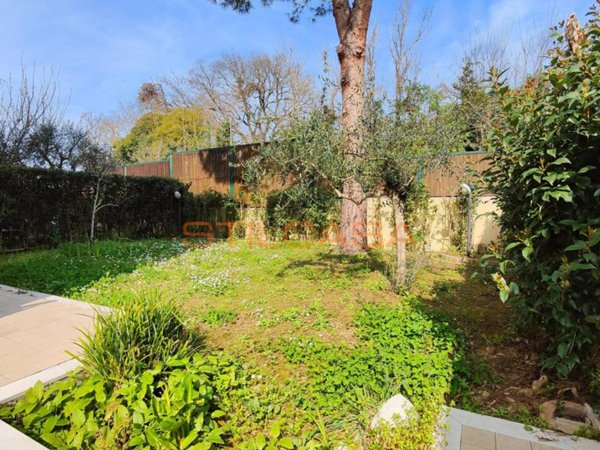 appartamento in vendita a Pesaro in zona Muraglia