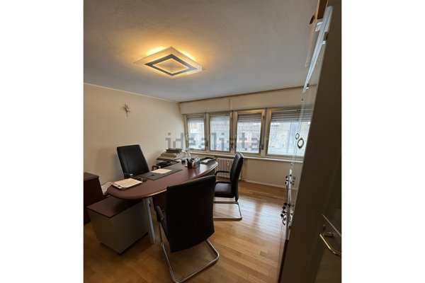 ufficio in vendita a Pesaro in zona Centro Città