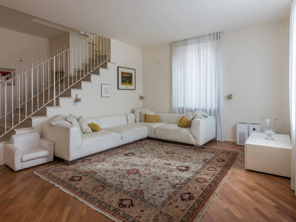 casa indipendente in vendita a Pesaro in zona Mare