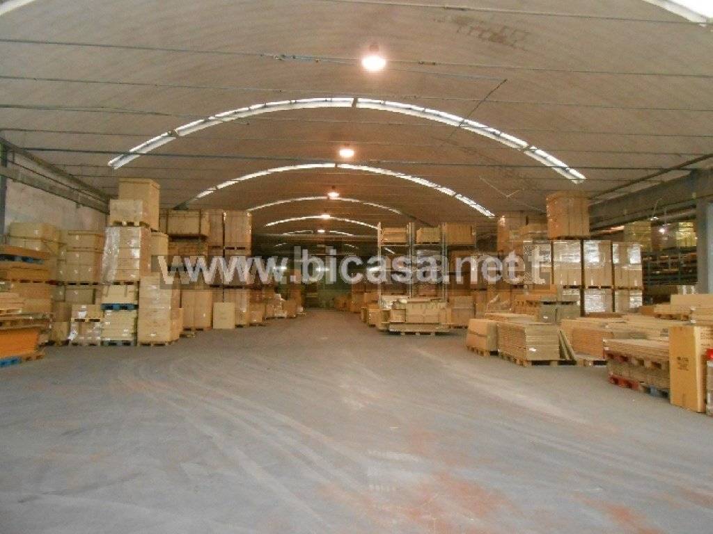 locale commerciale in vendita a Pesaro in zona Santa Maria dell'Arzilla