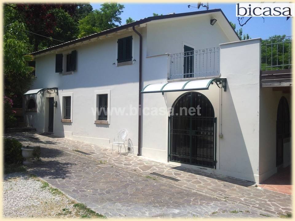 casa indipendente in vendita a Pesaro in zona Trebbiantico