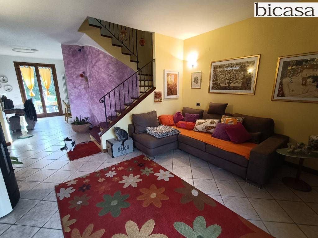casa indipendente in vendita a Pesaro in zona Montegranaro